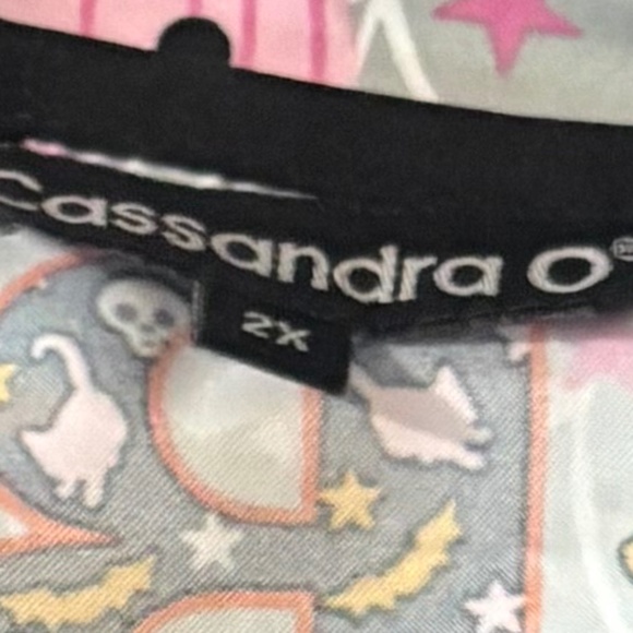 NWT Scrub TopCassandra O Halloween-themed medical - size 2XL - Picture 11 of 11